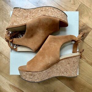 NEW IN BOX MARC FISCHER SUEANN WEDGE SANDAL COGNAC SUEDE FRINGE TIE BACK SZ 7.5